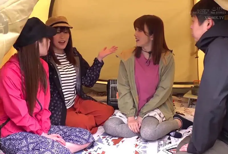 Chuyện lạ đời, anh xã thay vợ yêu đi cắm trại với mấy cô bạn của bà xã ở khu phố…